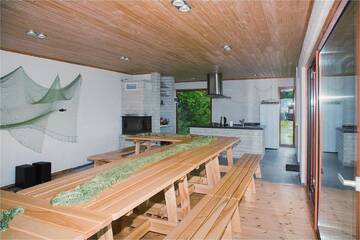 Фото номера Коттедж с 6 спальнями Дома для отпуска Saulepa Seaside Villa г. Saulepa 11