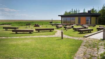 Фото номера Коттедж с 6 спальнями Дома для отпуска Saulepa Seaside Villa г. Saulepa 62